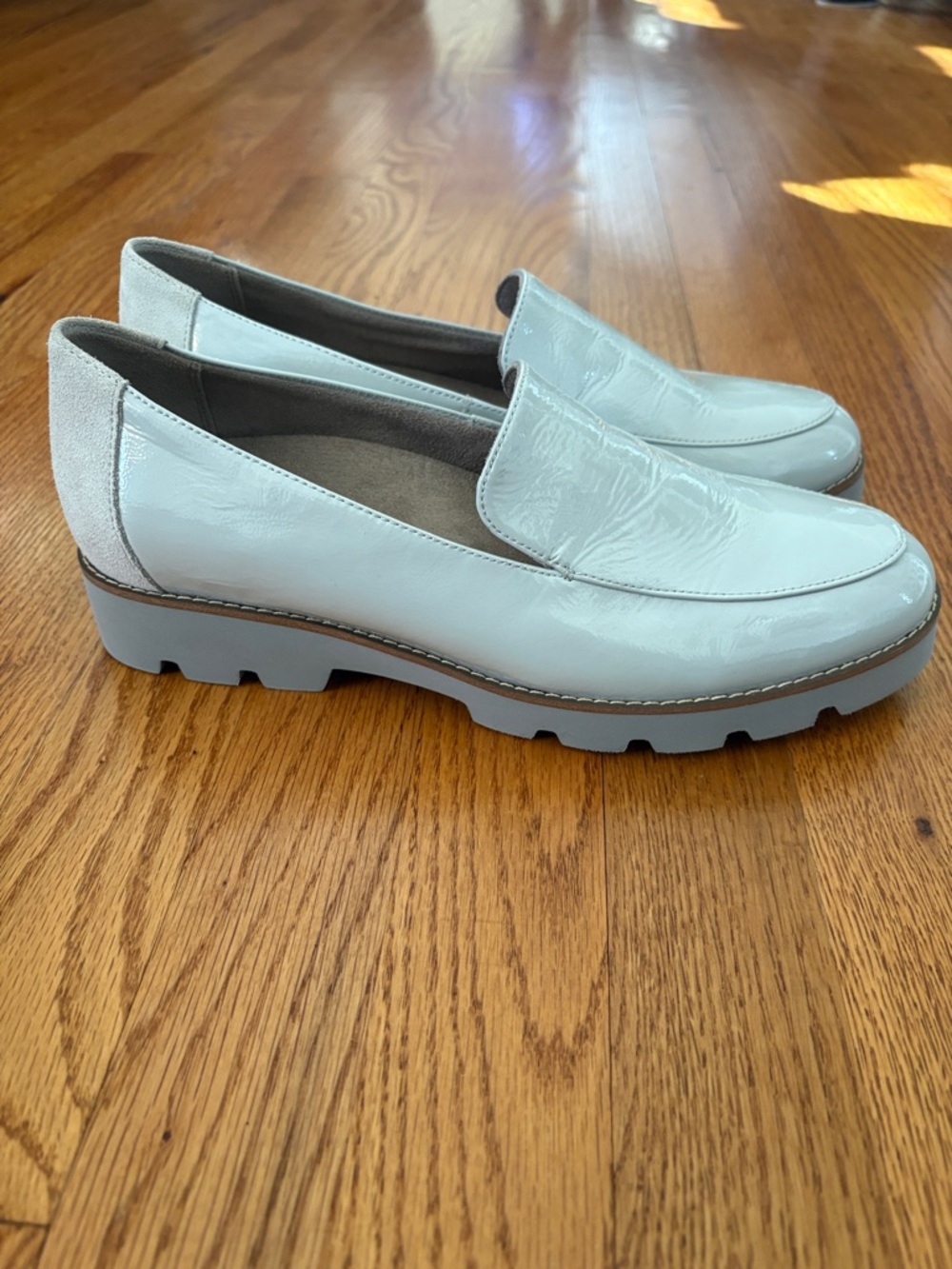 Vionic Kensley Loafers Gray Patent Leather with suede heel NWOB